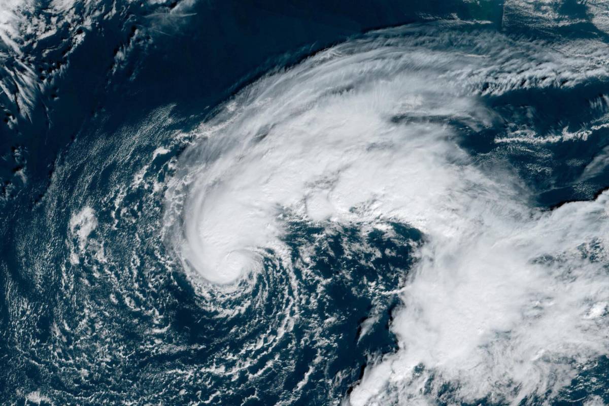 Martin se transforma en huracán en medio del Atlántico y Lisa se fortalece