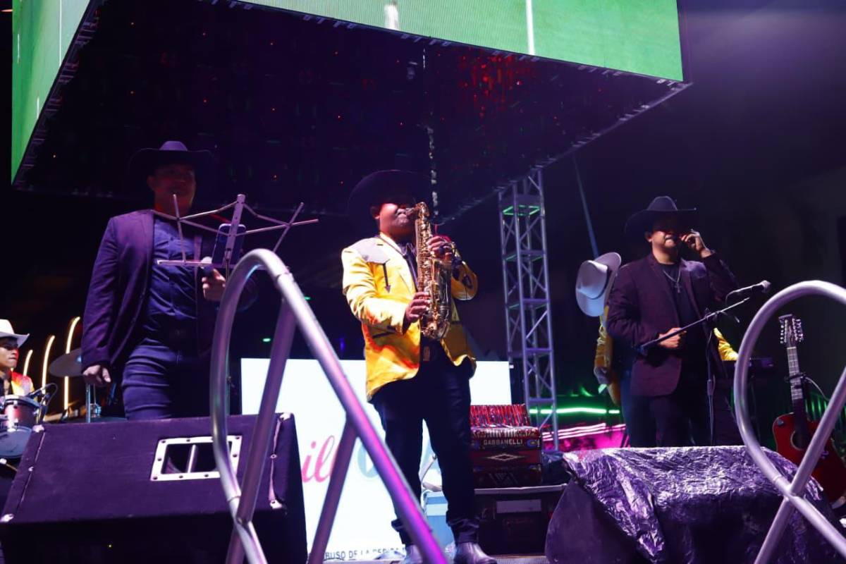 Generación Norteña desata la fiesta en la Tarima Ganadera del Agas
