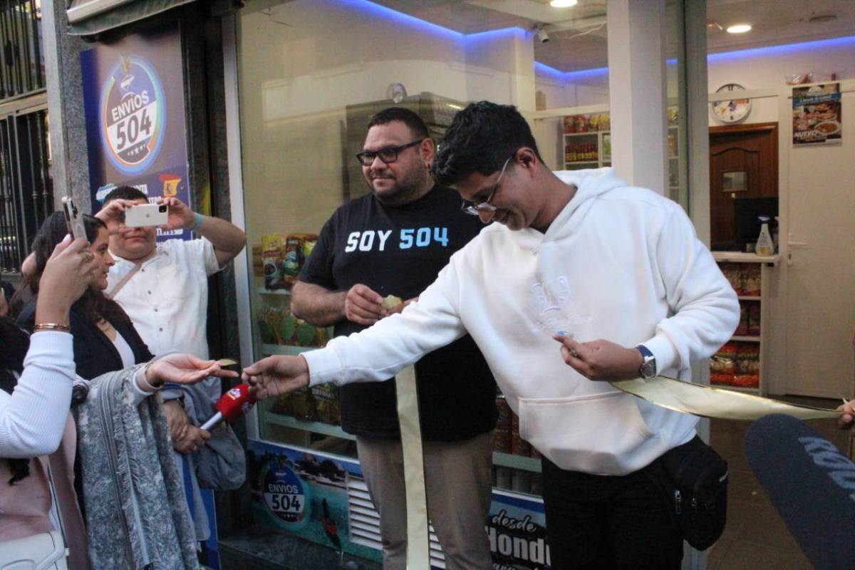 Hondureño abre sucursal de su negocio de envíos en Madrid