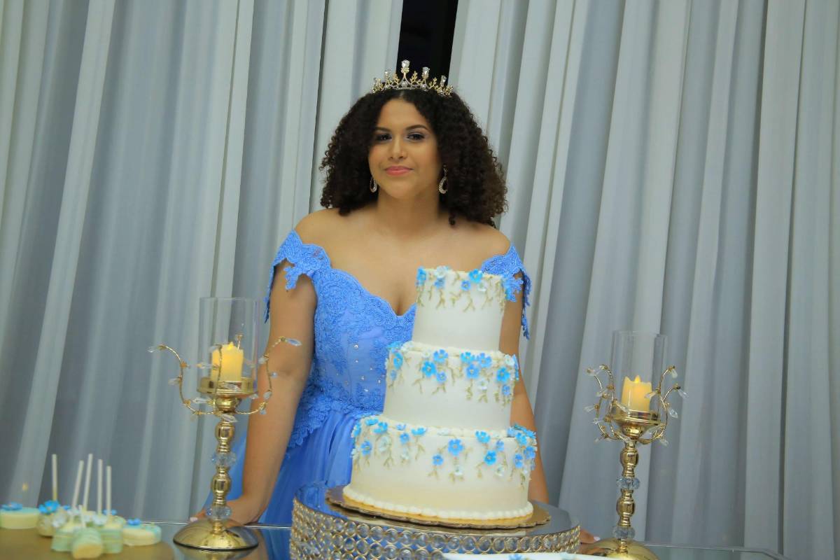 Cielo Laínes celebra sus 15 años rodeada de muestras de cariño