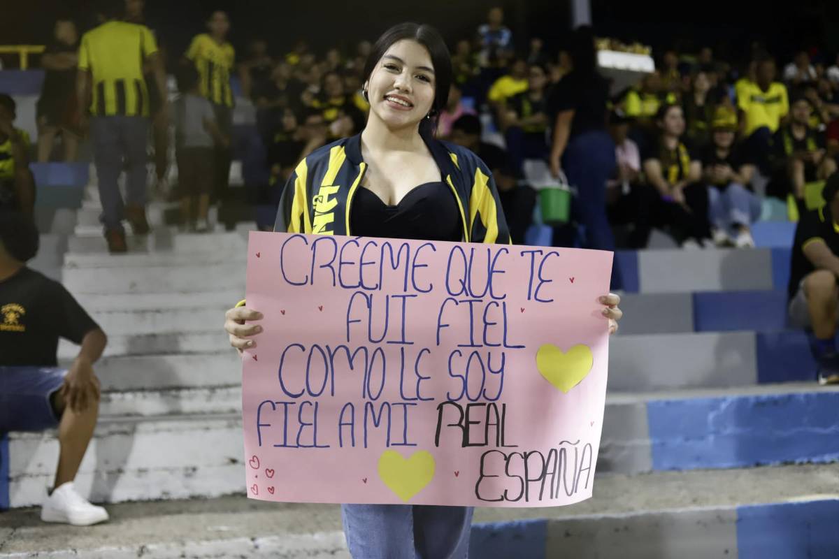 Futbolista sorprende a su bella novia, beso, fiesta del Real España y susto