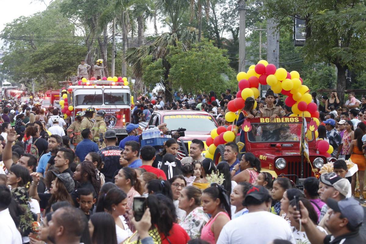Ni la lluvia detuvo el desfile: San Pedro Sula celebra con orgullo su feria