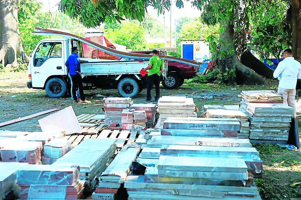 Donan útiles y más cerámica a escuelas de Chamelecón