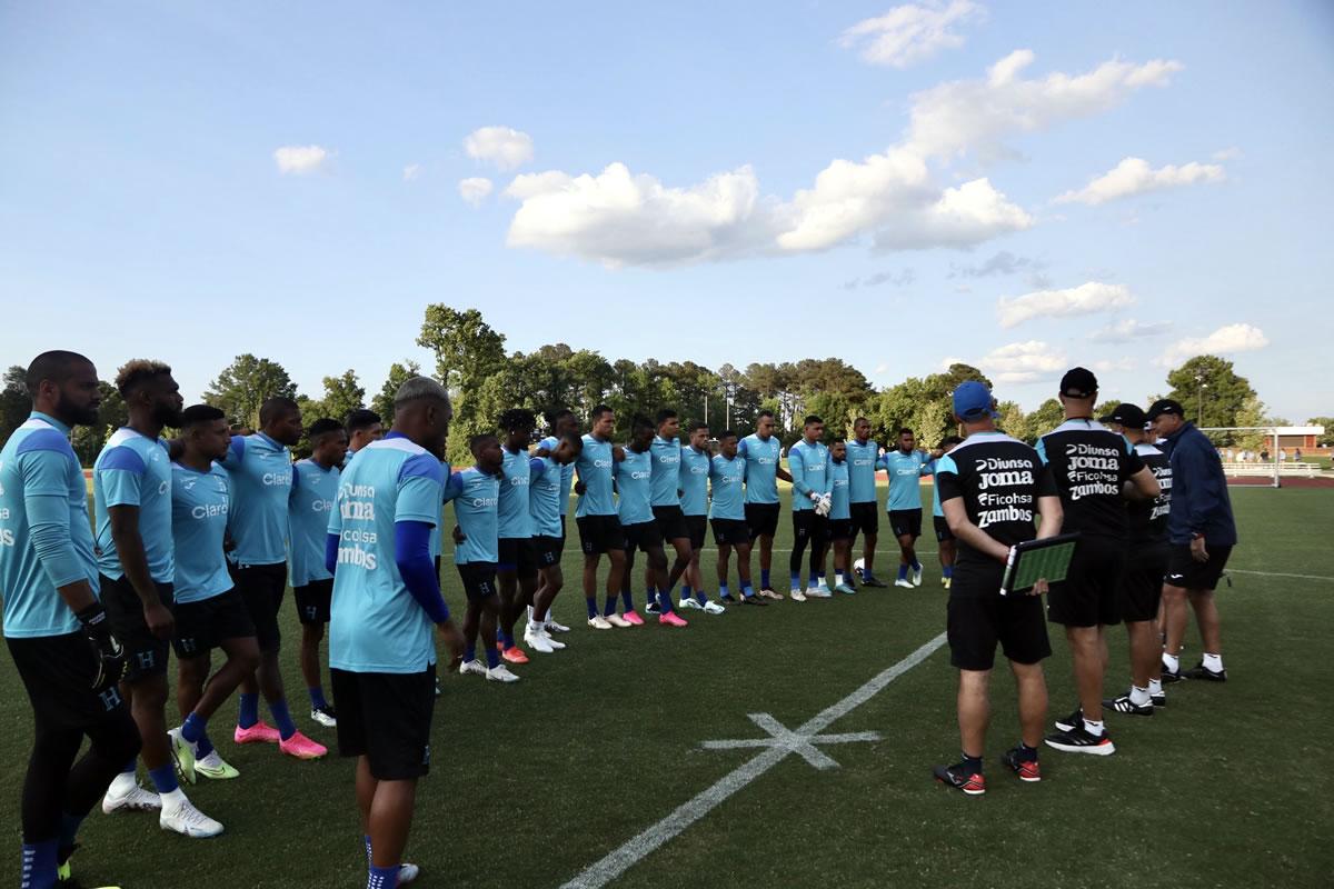 Diego Vázquez dio una charla a sus jugadores antes del último entrenamiento de la Selección de Honduras previo al partido amistoso contra Venezuela.
