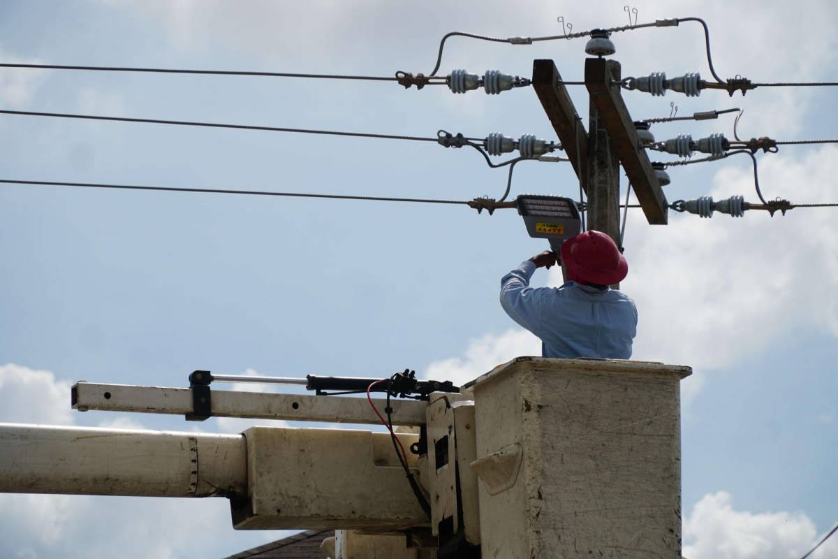 Más de 110 colonias sin energía esta semana en San Pedro Sula