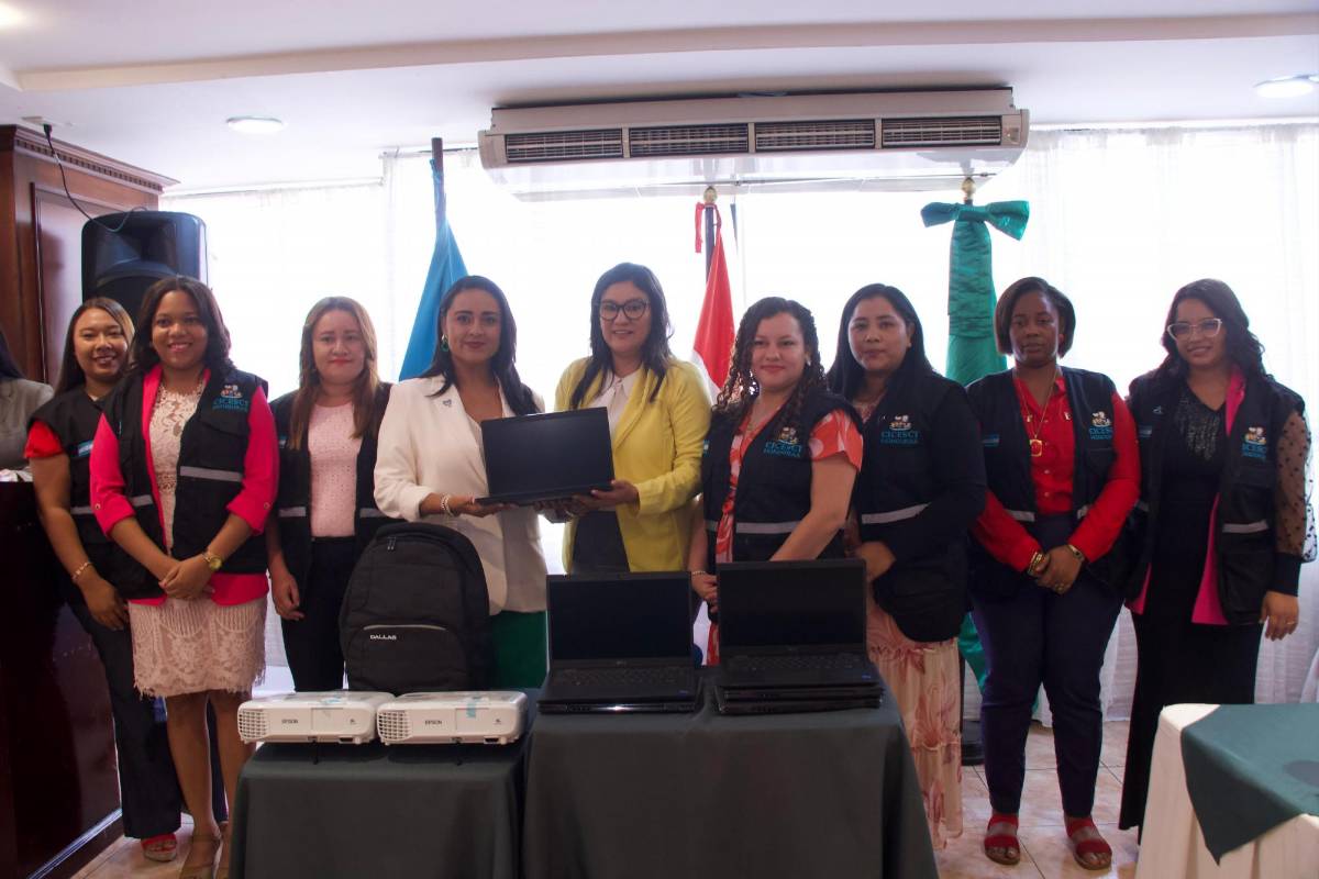 Fortalecen lucha contra la trata de personas con equipo tecnológico