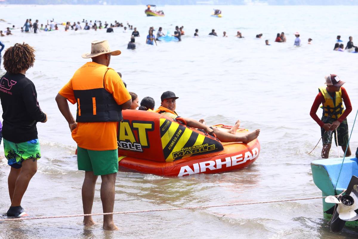 Puerto Cortés y Omoa reciben varios miles de veraneantes