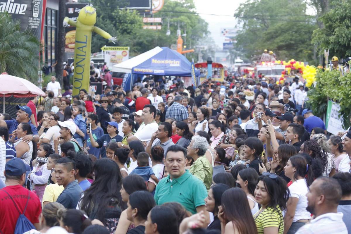 Ni la lluvia detuvo el desfile: San Pedro Sula celebra con orgullo su feria
