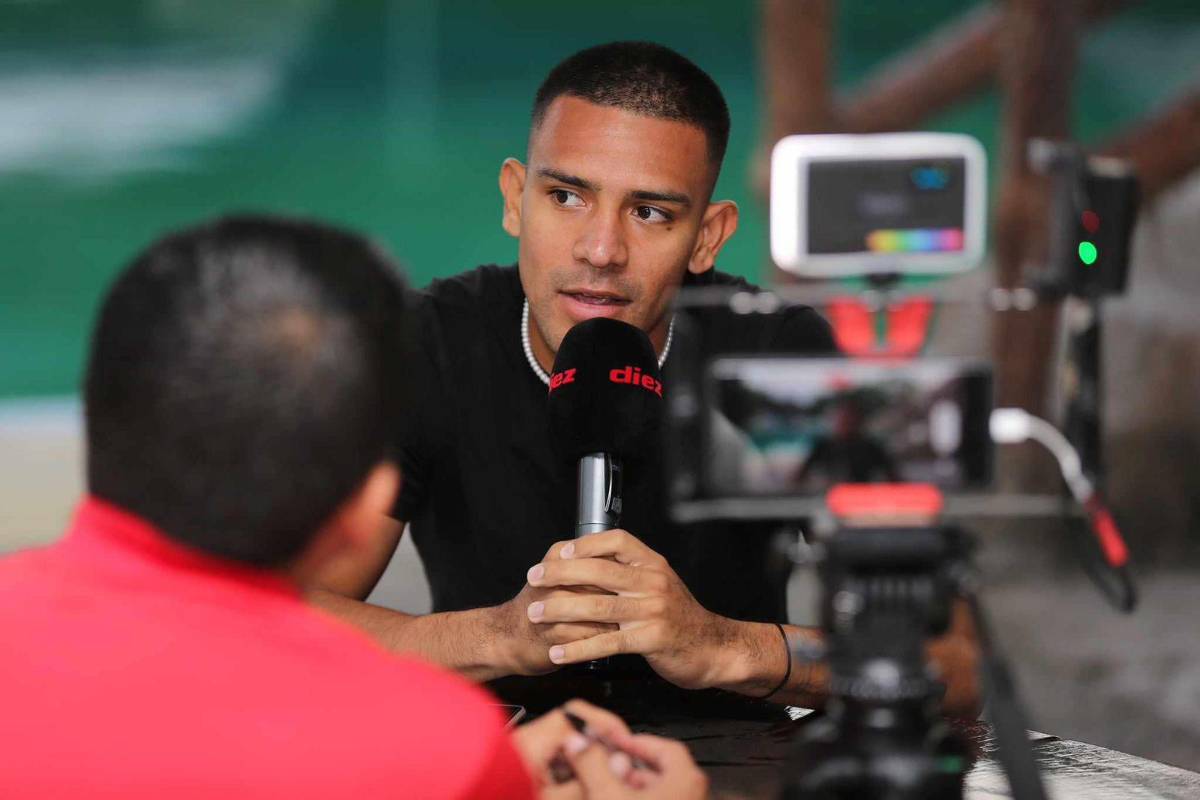 Alejandro Reyes en entrevista con nuestro periodista Carlos Castellanos.