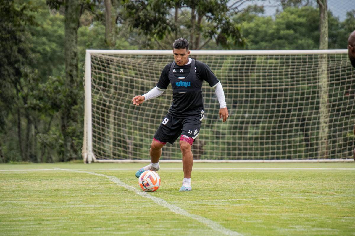 ¿En Honduras? Michaell Chirinos aguarda por su debut con el Saprissa