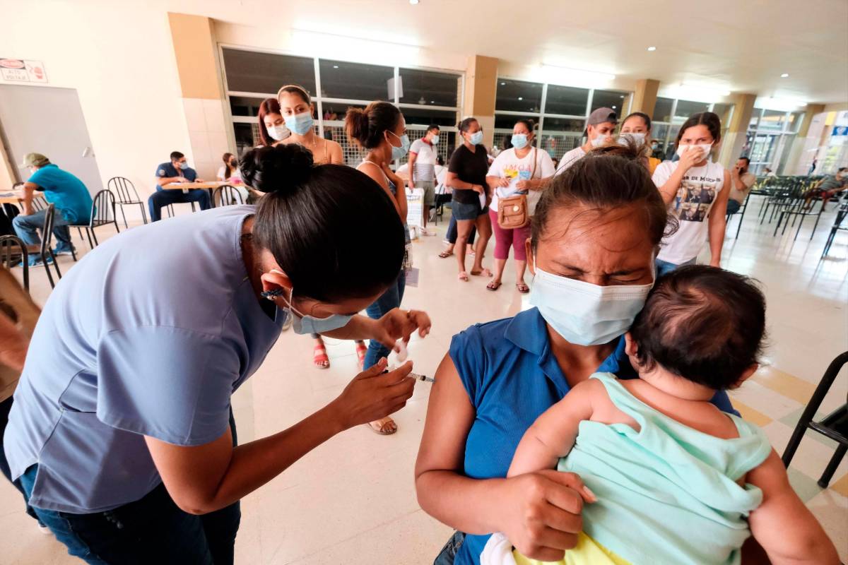 Vacunación contra el covid baja ingresos en hospitales y atenciones en triajes