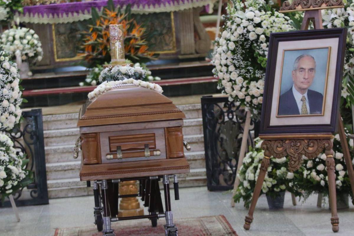 Familia y amigos despiden a don Emilio Larach con emotiva misa