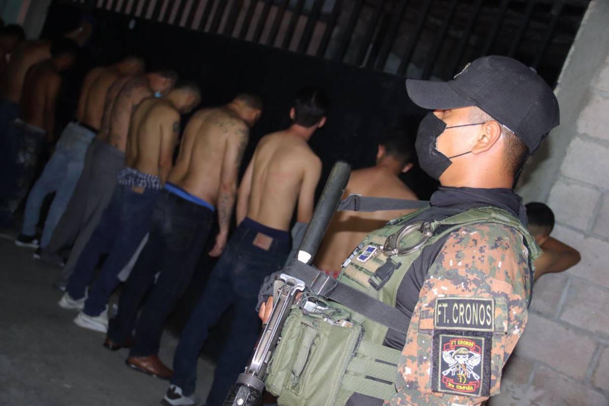 Más de 1,400 supuestos pandilleros arrestados en El Salvador en últimas horas