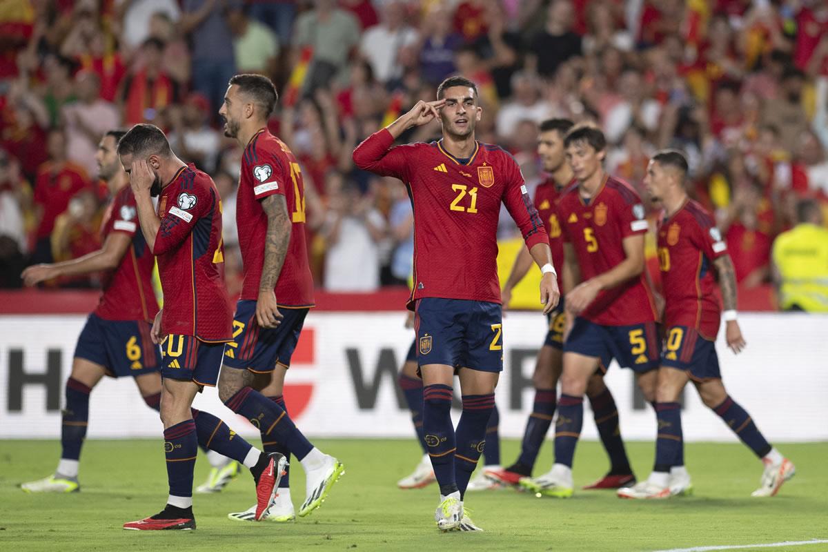 La celebración de Ferran Torres tras uno de sus goles a Chipre.