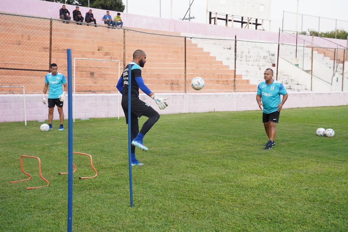Edrick Menjívar también realizó trabajos de cara al partido del martes en el Azteca.