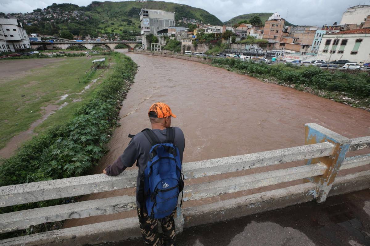 Tegucigalpa recuerda, entre lluvias, los daños del huracán Mitch