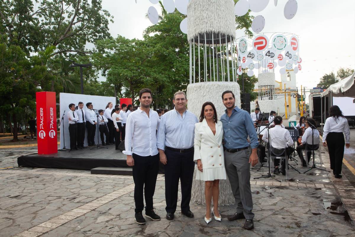 Alejandro Canahuati, Daniel Facusse, Sandra Canahuati y Mario Canahuati.