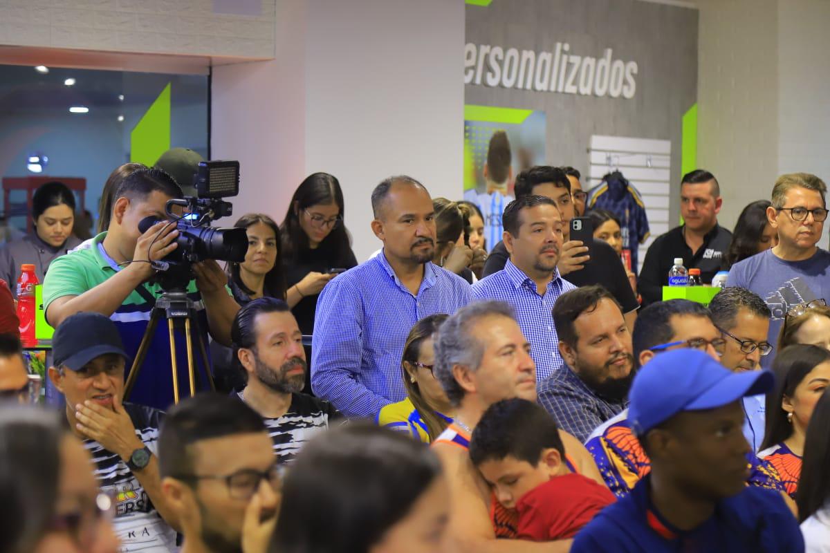 Cada uno de los patrocinadores fue exponiendo su emoción de ser parte de la fiesta deportiva.