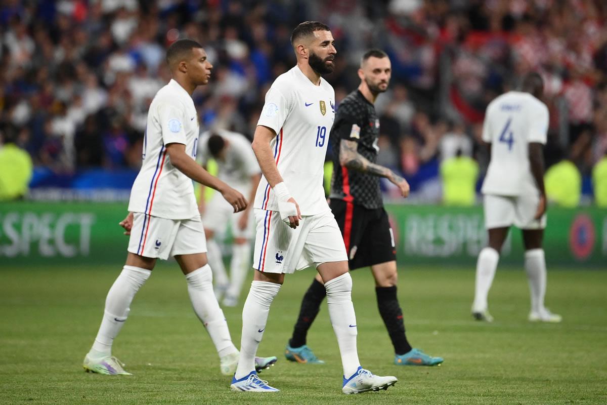 Kylian Mbappé y Benzema no pudieron evitar el descalabro de Francia.