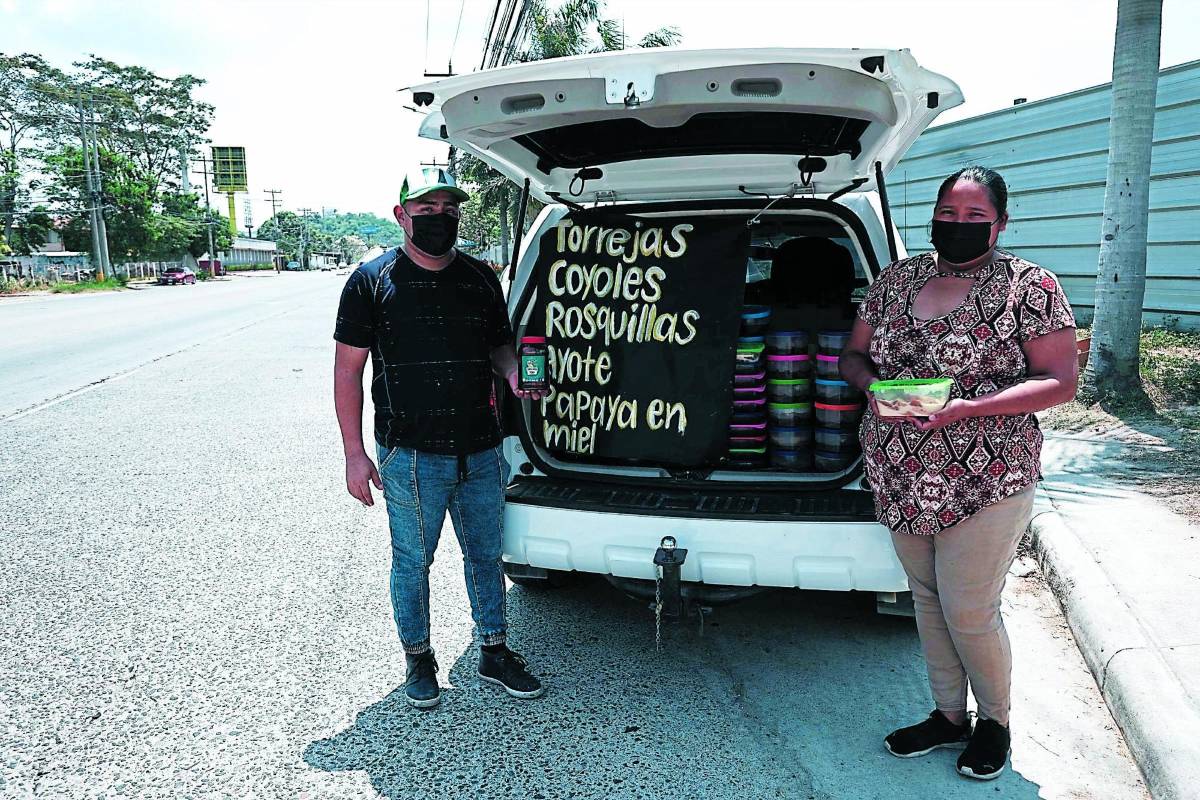 Pareja emprende con venta de tradicionales conservas tras quedar desempleada