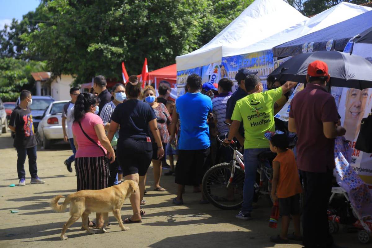 Poca afluencia de votantes en Centro Básico Héctor Guillén, de Chamelecón
