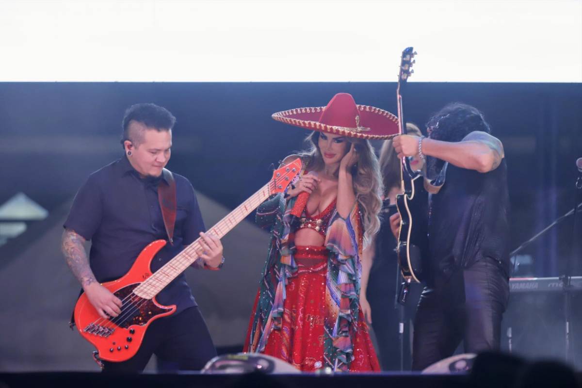Sampedranos disfrutan en el AGAS y en el concierto de Ninel Conde
