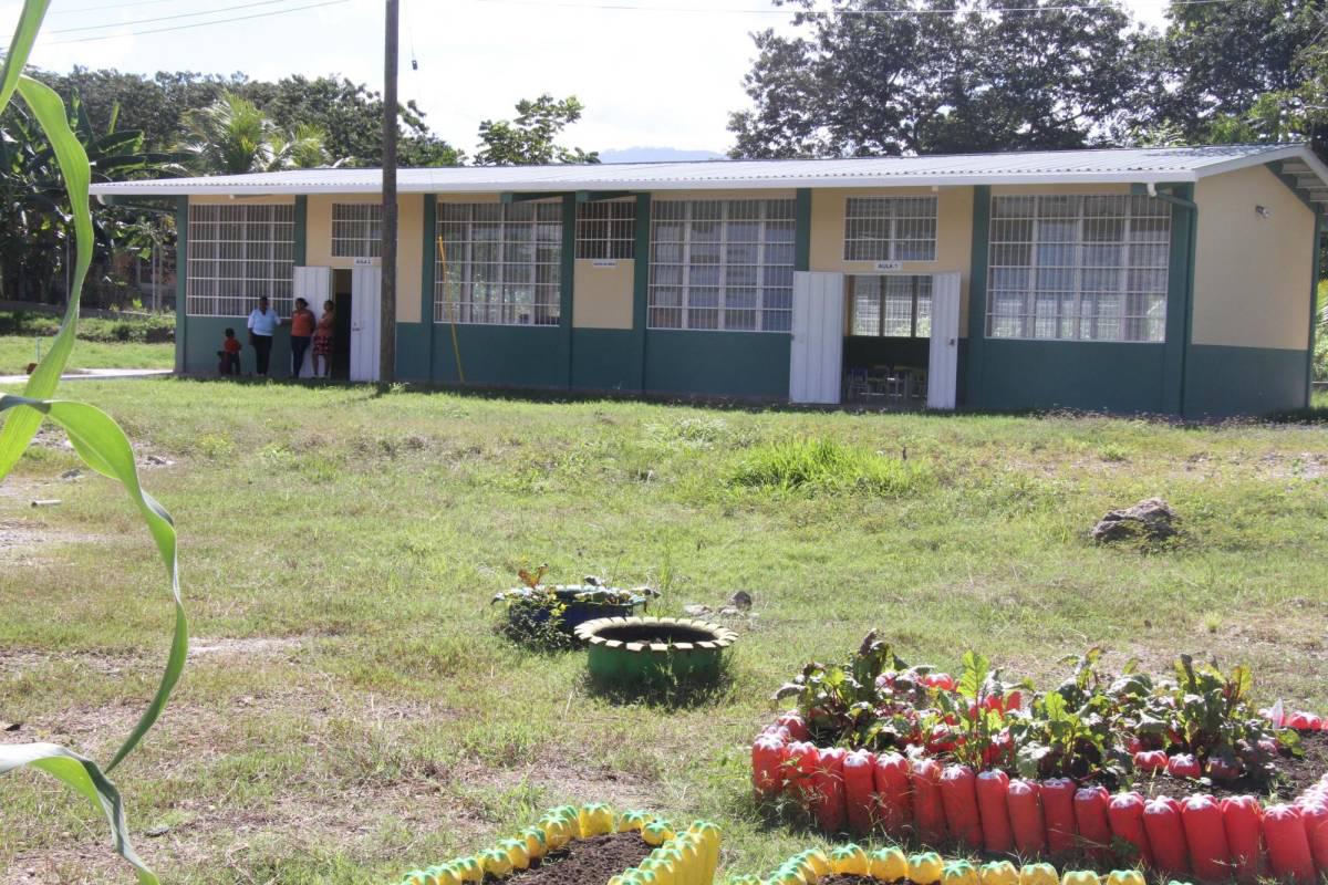 Implementan lectura obligatoria del libro El Golpe 28J en colegios de Honduras