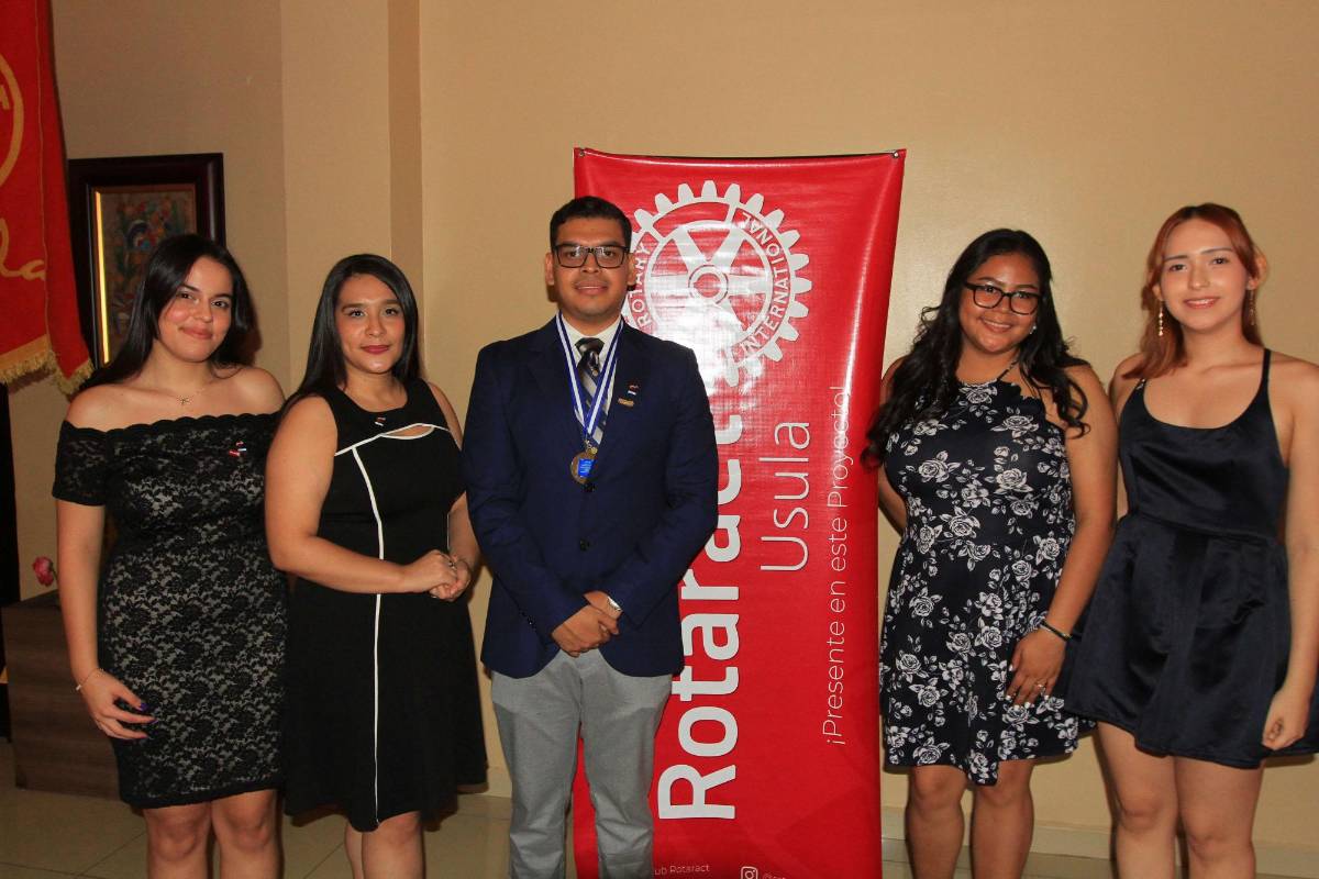 Club Rotaract Usula más Rotaract Comunidad Universitaria y Profesional realizan cambio de directiva