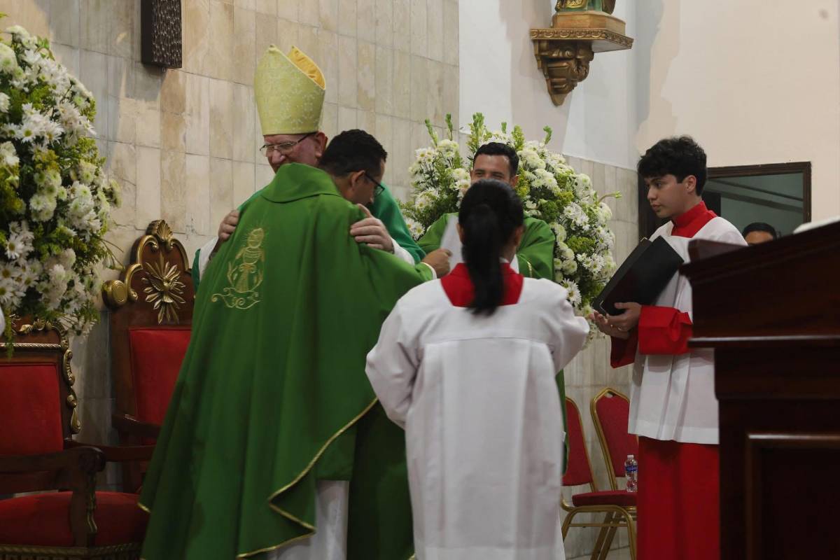 Parroquia La Santa Cruz da la bienvenida a nuevos sacerdotes