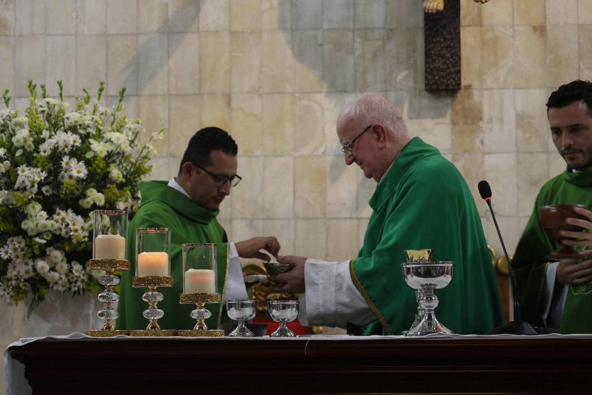 Parroquia La Santa Cruz da la bienvenida a nuevos sacerdotes