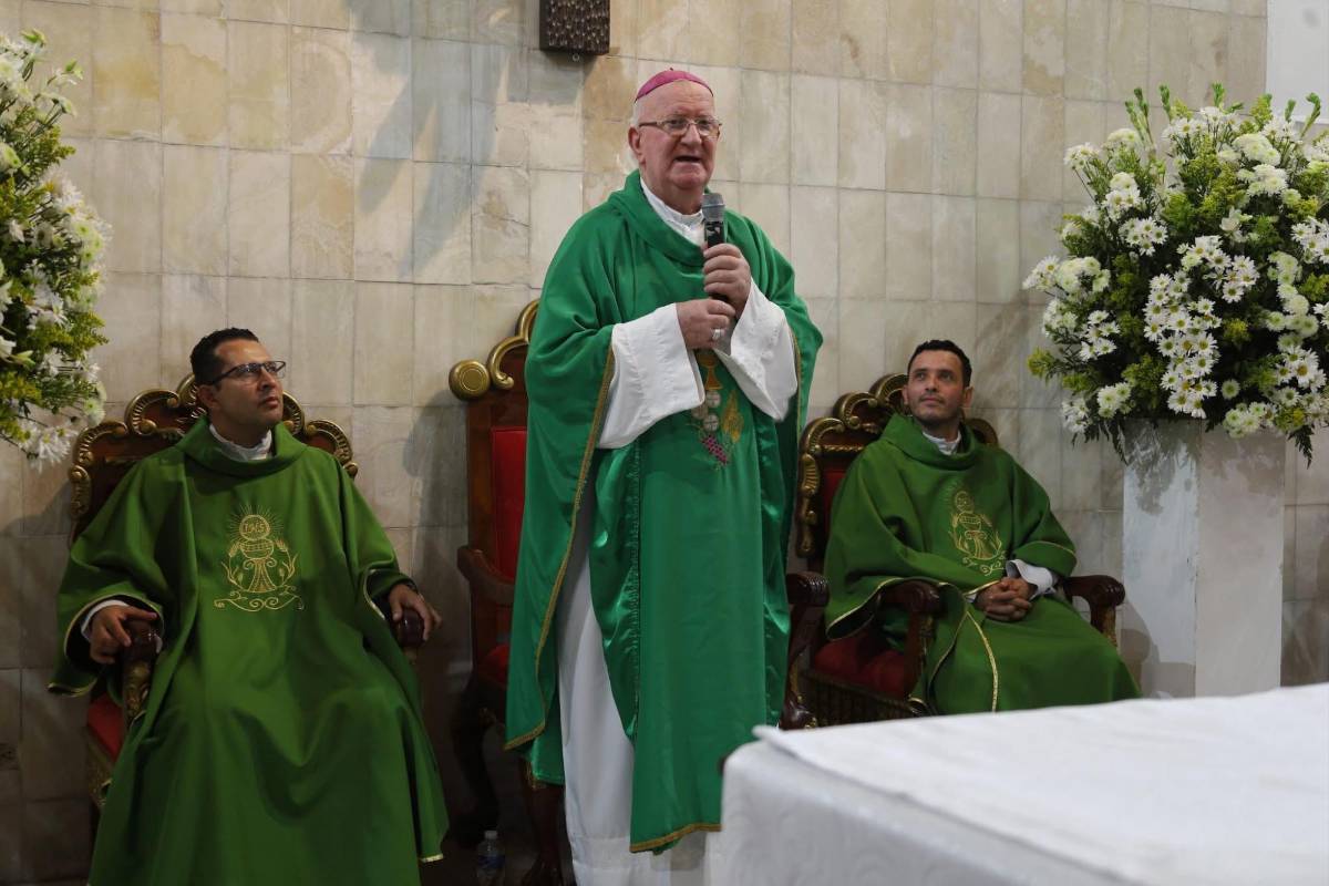Parroquia La Santa Cruz da la bienvenida a nuevos sacerdotes