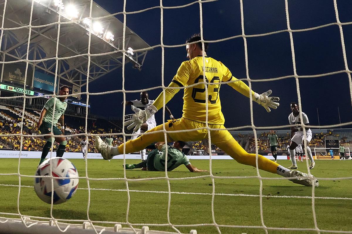 Enner Valencia marcó el primer gol de Ecuador para vencer a Bolivia.
