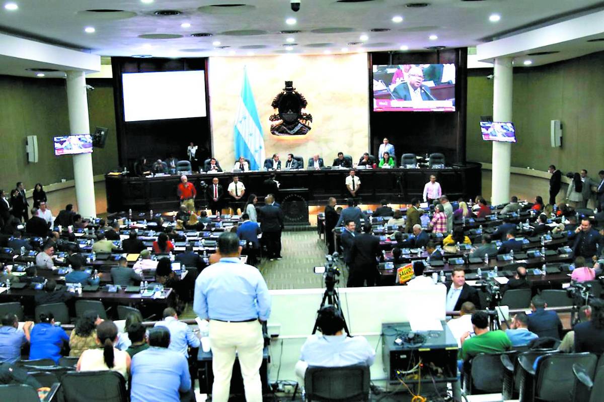 Estancados acuerdos para votar o eliminar artículo 3 del presupuesto electoral