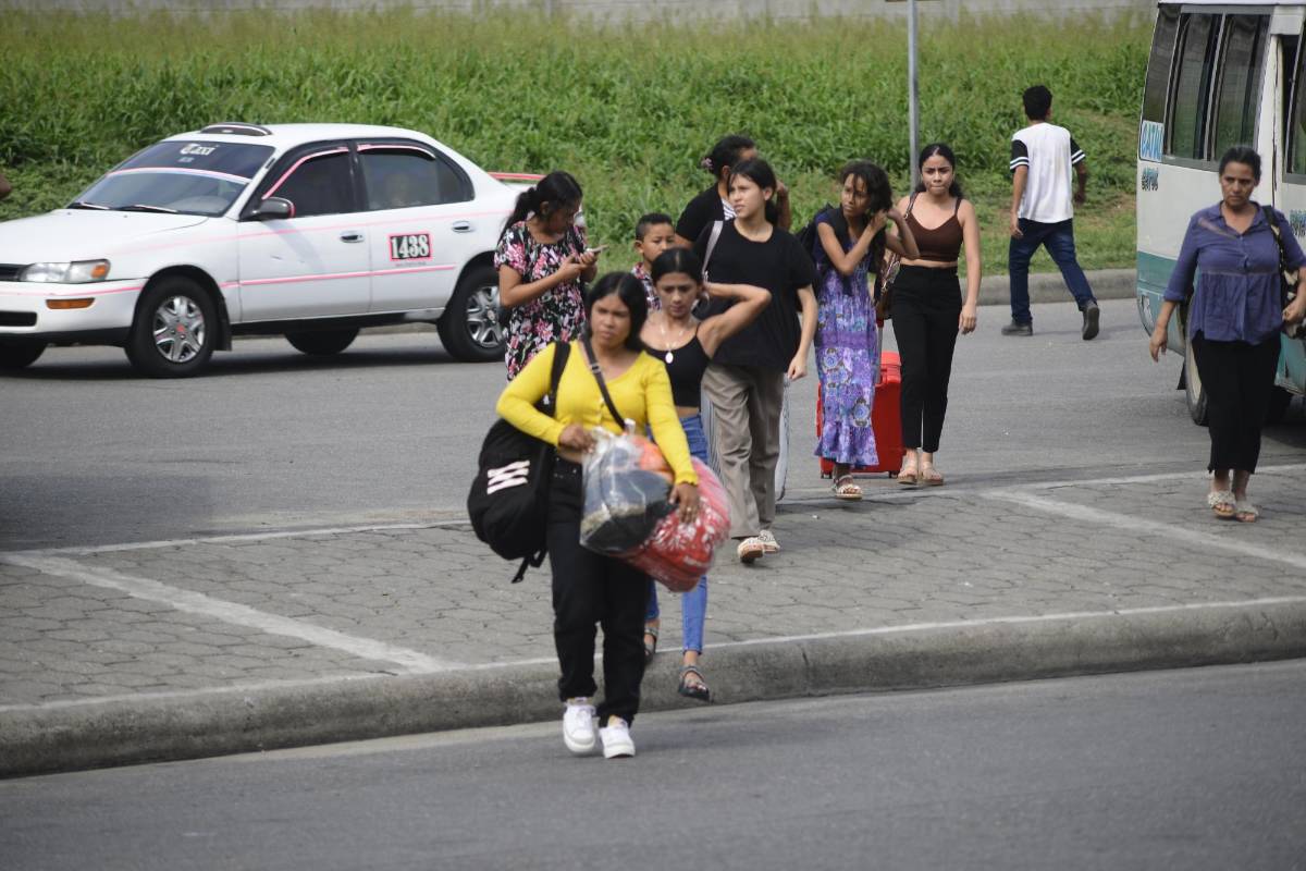 Así lucen las terminales aéreas y terrestres durante el Feriado Morazánico