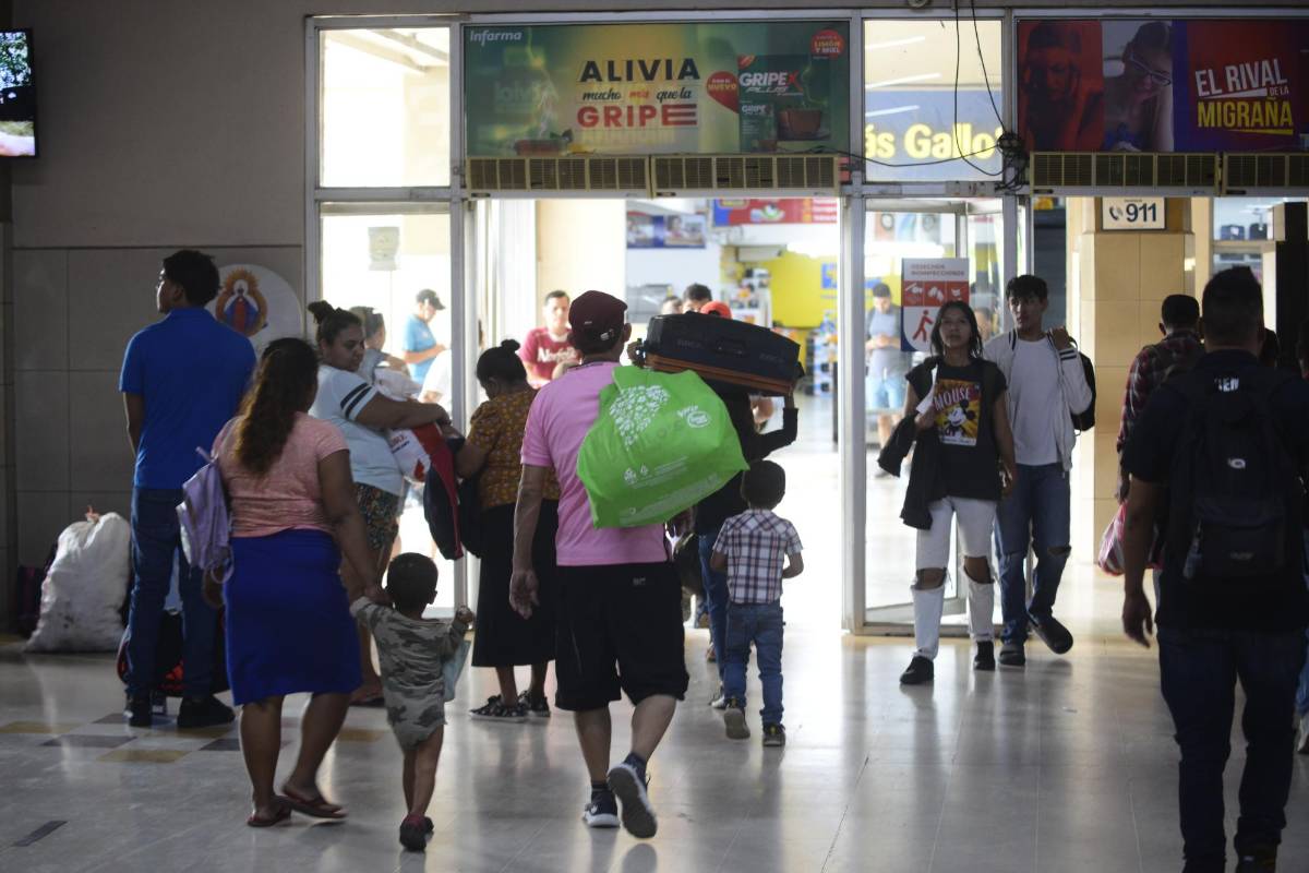 Así lucen las terminales aéreas y terrestres durante el Feriado Morazánico