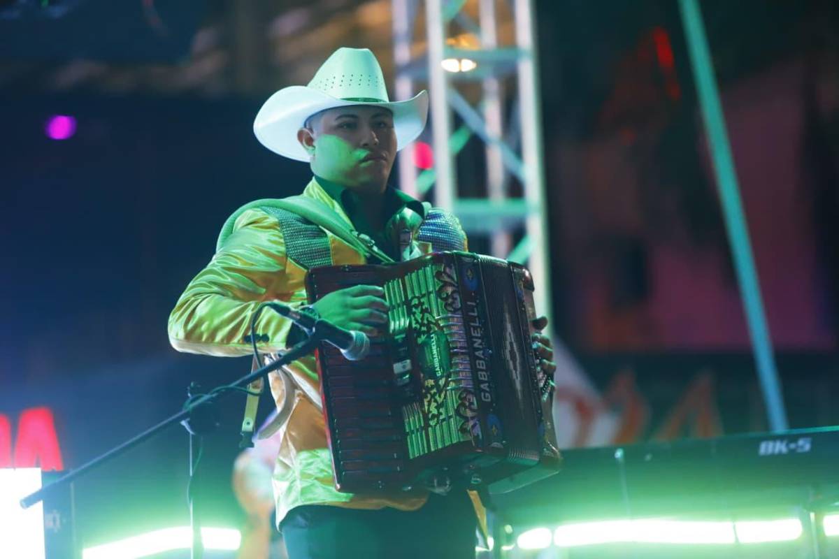 Generación Norteña desata la fiesta en la Tarima Ganadera del Agas