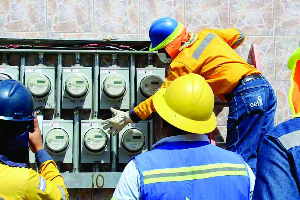 Nuevamente el Gobierno cedería el servicio de energía a terceros, según trascendió ayer.