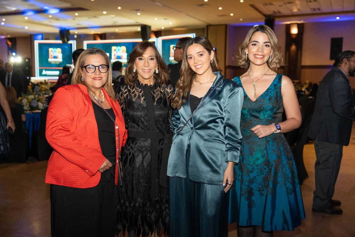 Los selectos invitados en la entrega del Sello FUNDAHRSE 2025