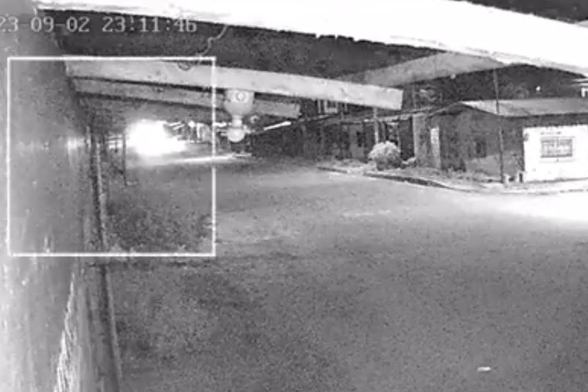 El vehiculo explotó cuando los hombres armados intentaban huir de la escena del tiroteo.