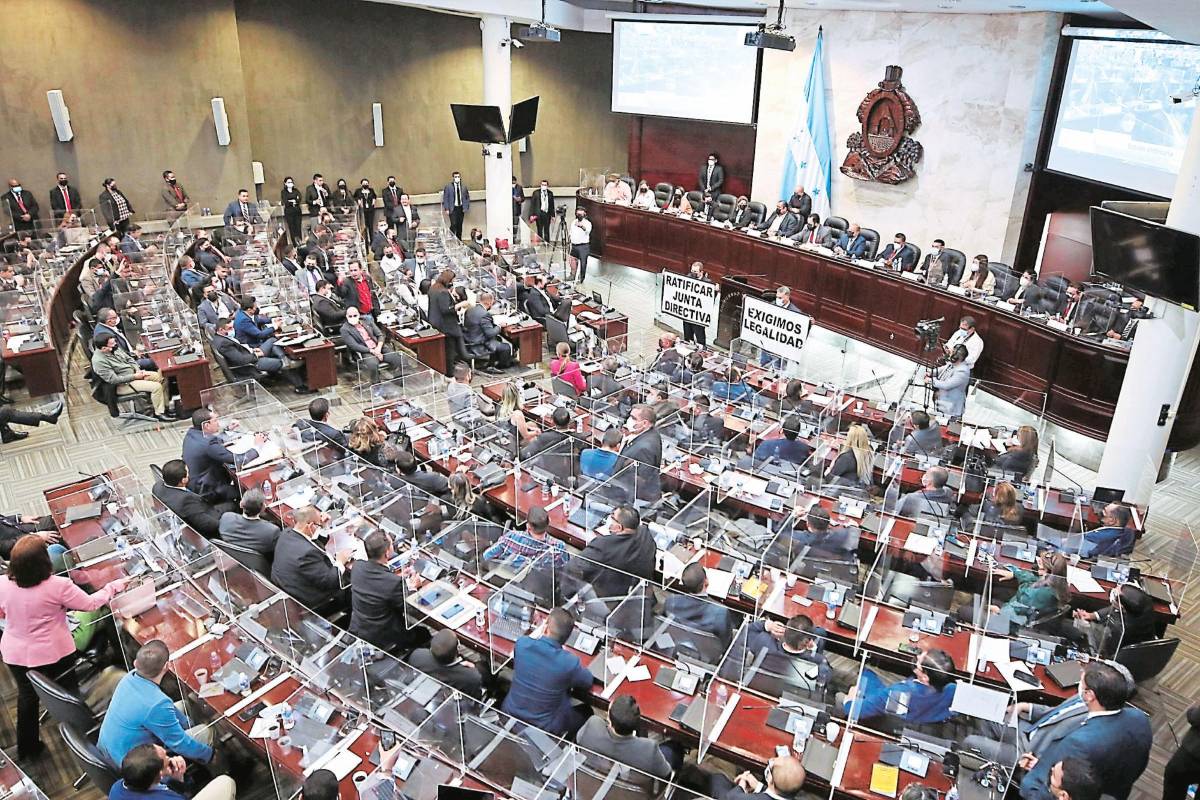 Diputados hondureños siguen de vacaciones