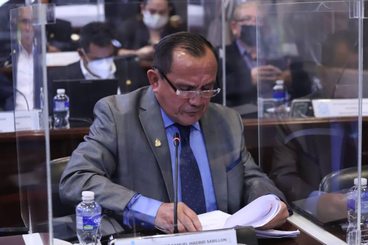 Samuel Madrid propone limitar reelección a diputados y alcaldes