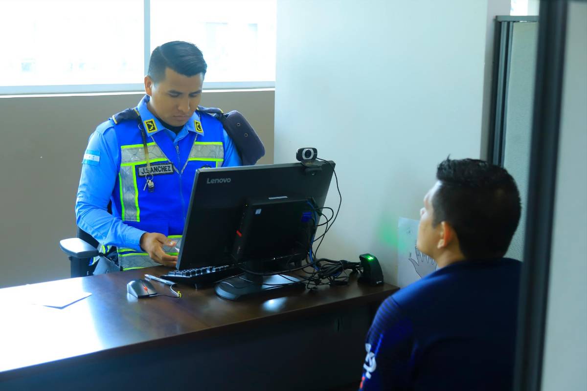 Siguen limitadas las licencias físicas