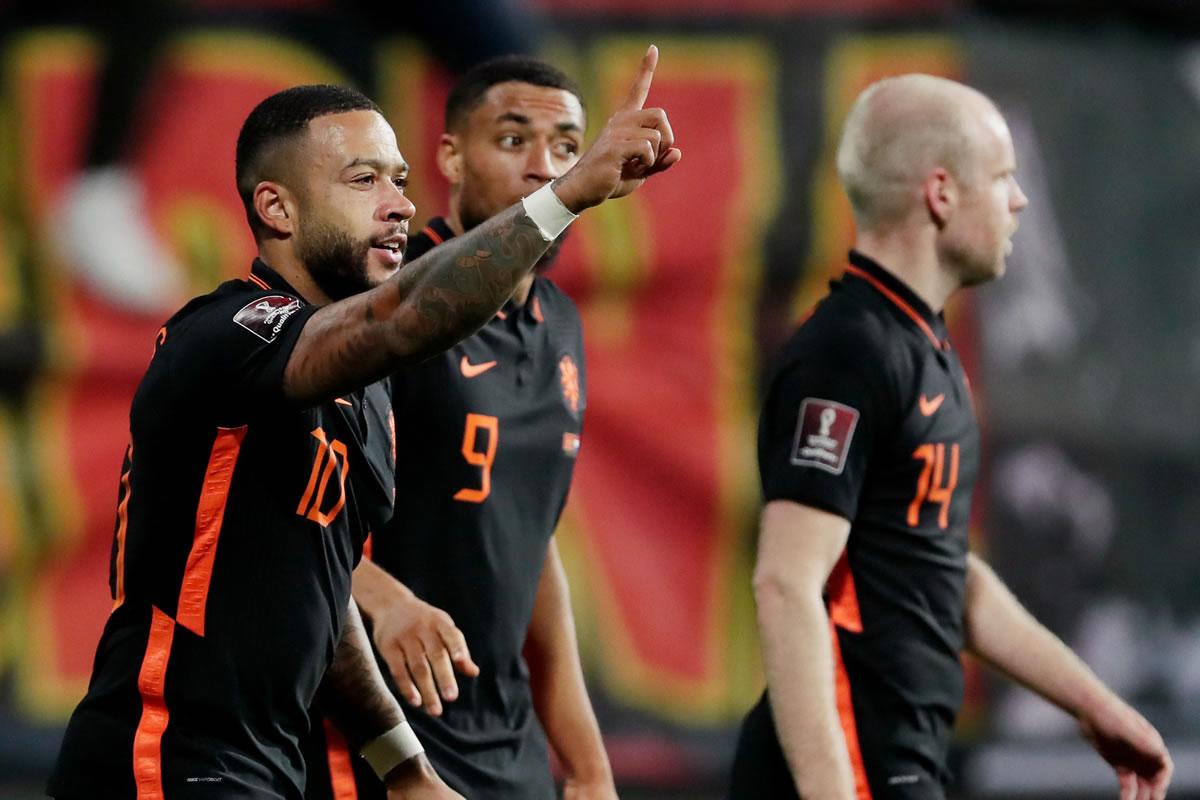 Depay marcó dos goles para la selección holandesa.