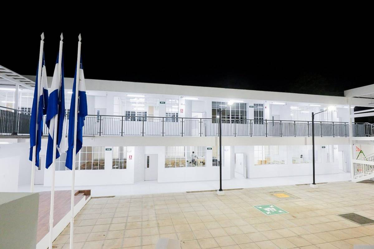 Bukele lanza plan 'Dos escuelas por día', inaugurando primeros edificios