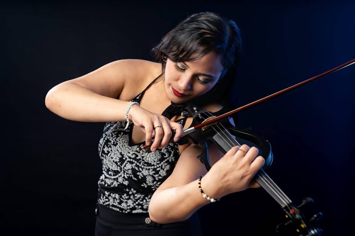 Dubis Oviedo clasifica a la final del Festival Internacional de la Canción en Uruguay