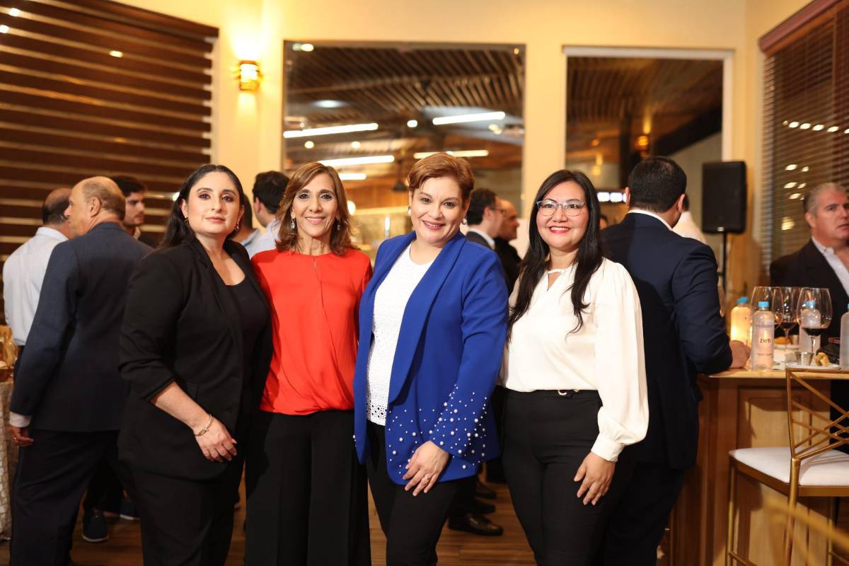 Fundación Diunsa agasaja a Emilio Butragueño, exjugador del Real Madrid