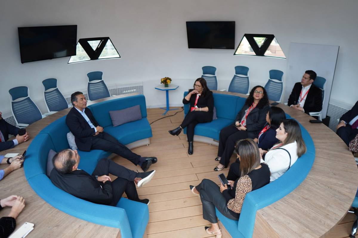 En el interior del Domo, Óscar Rodríguez, vicepresidente de innovación, explica cómo se cocinan los proyectos en este departamento del banco.