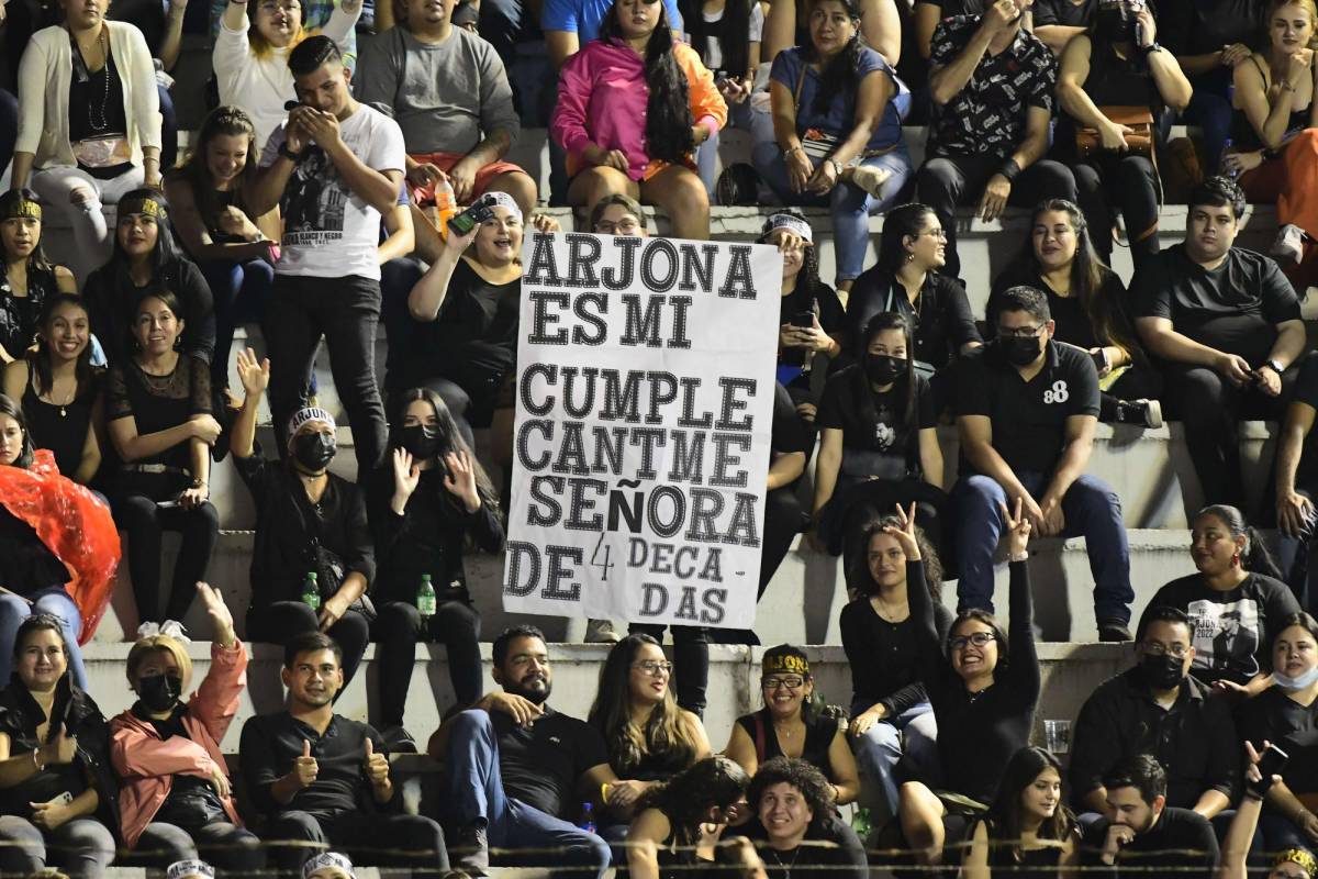 El público sampedrano le demostró su amor y admiración con varios mensajes.