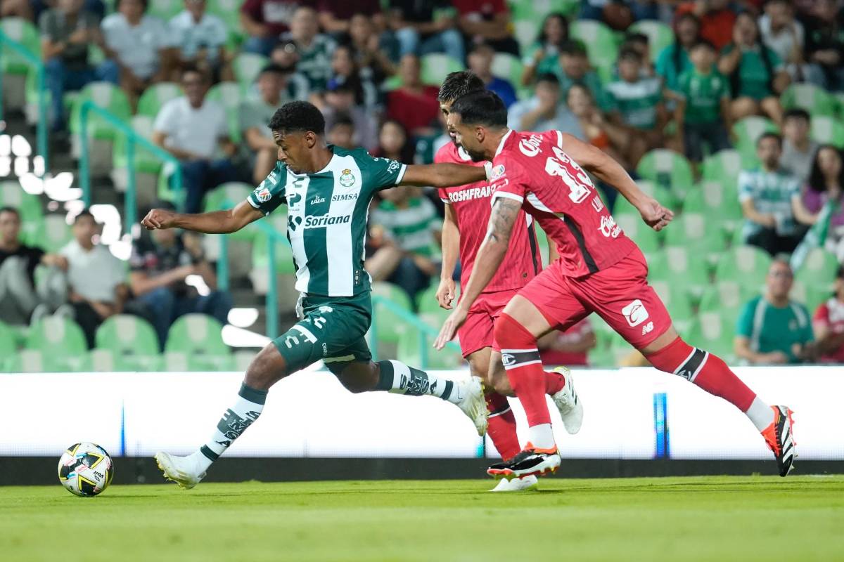 Choco Lozano durante el encuentro ante Toluca en la Liga MX.