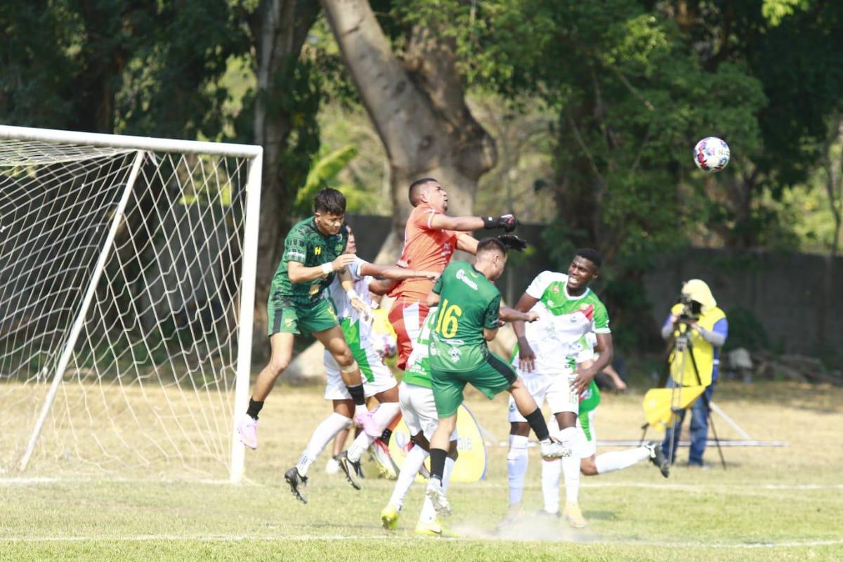 Hondupino campeón, tristeza del Brasilia y jugador fue retirado en ambulancia